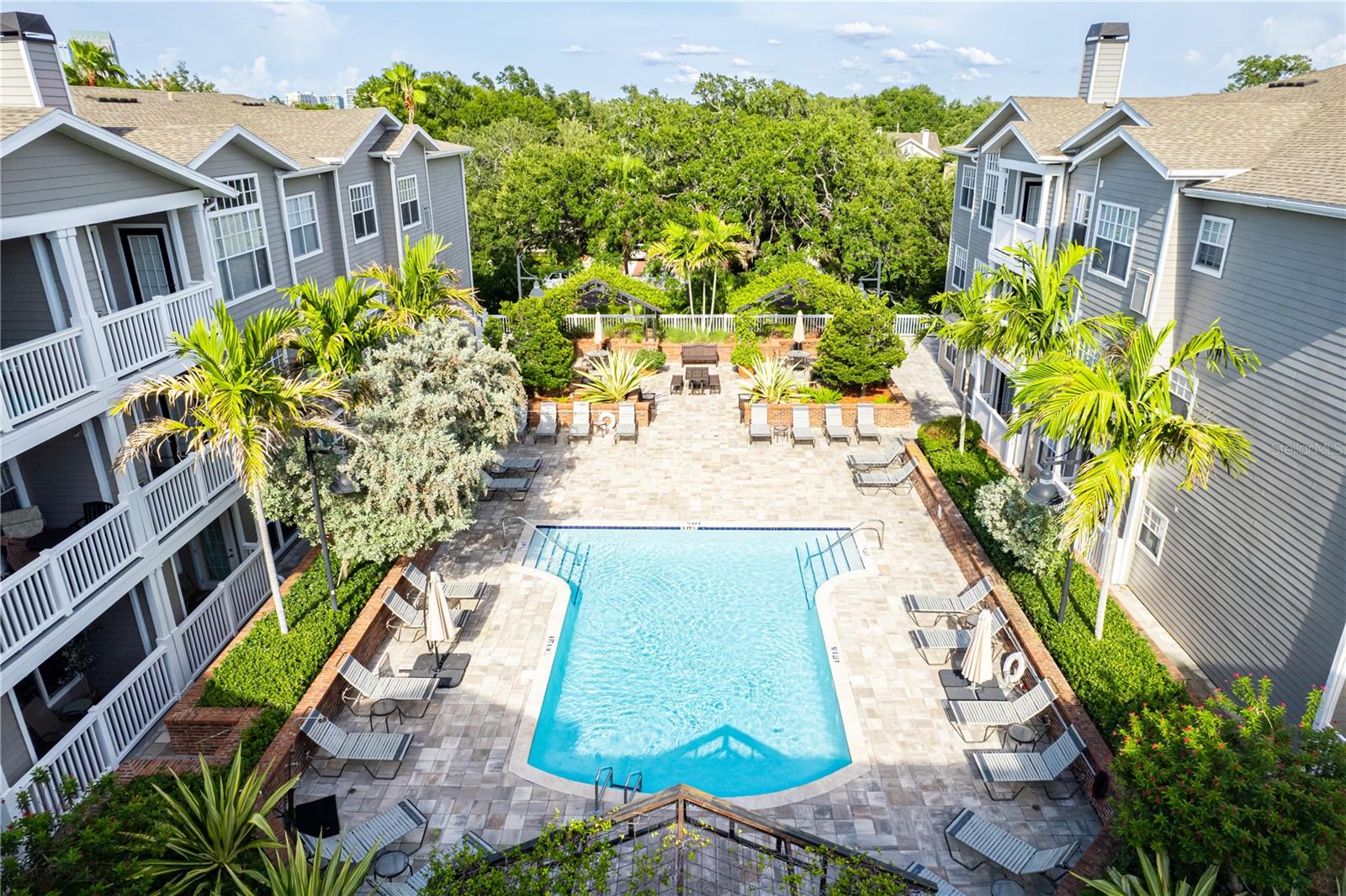 Image 3 of 25 For 800 Dakota Avenue 330