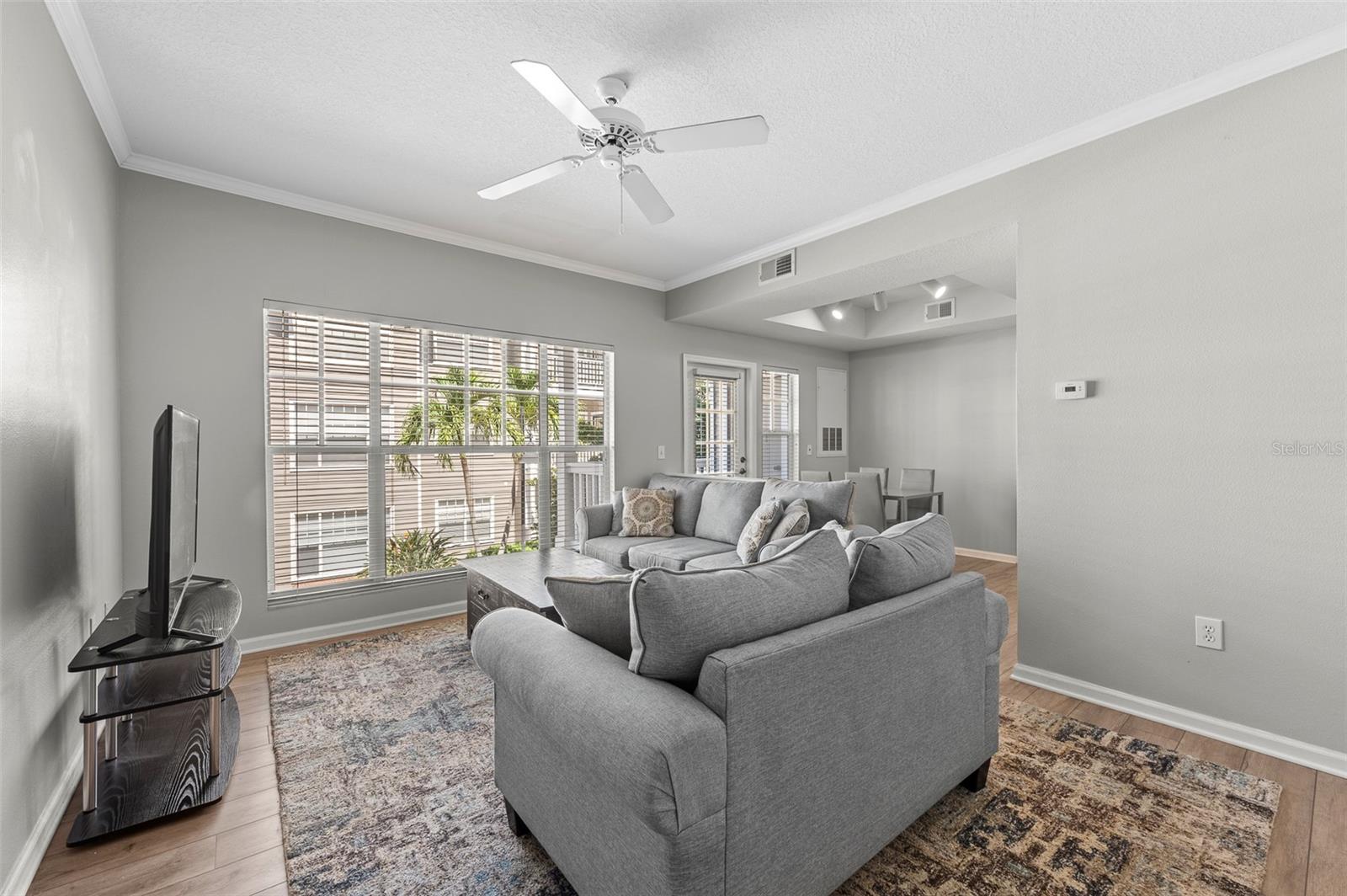 Image 5 of 25 For 800 Dakota Avenue 330