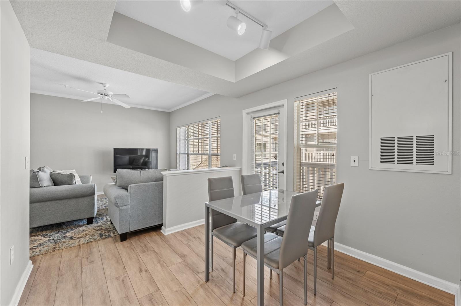 Image 7 of 25 For 800 Dakota Avenue 330