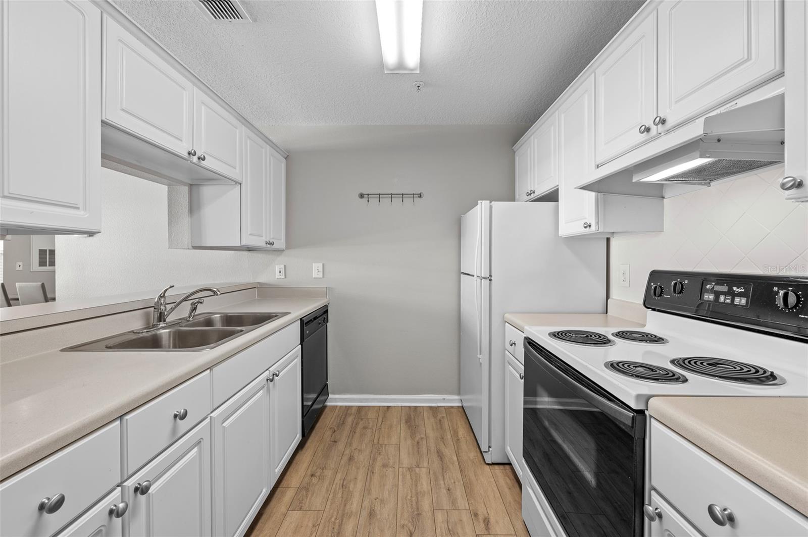 Image 9 of 25 For 800 Dakota Avenue 330