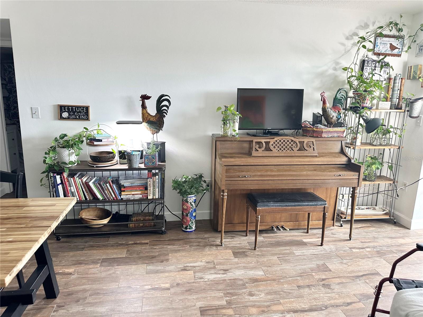 Image 13 of 78 For 100 Waverly Way 303