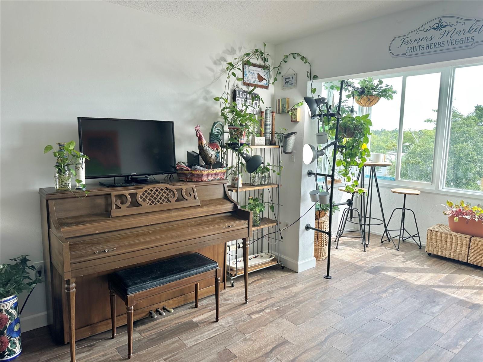 Image 14 of 78 For 100 Waverly Way 303