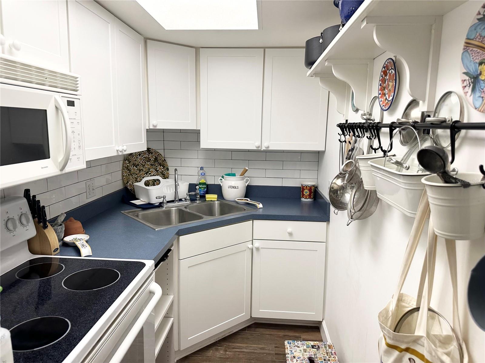 Image 8 of 78 For 100 Waverly Way 303