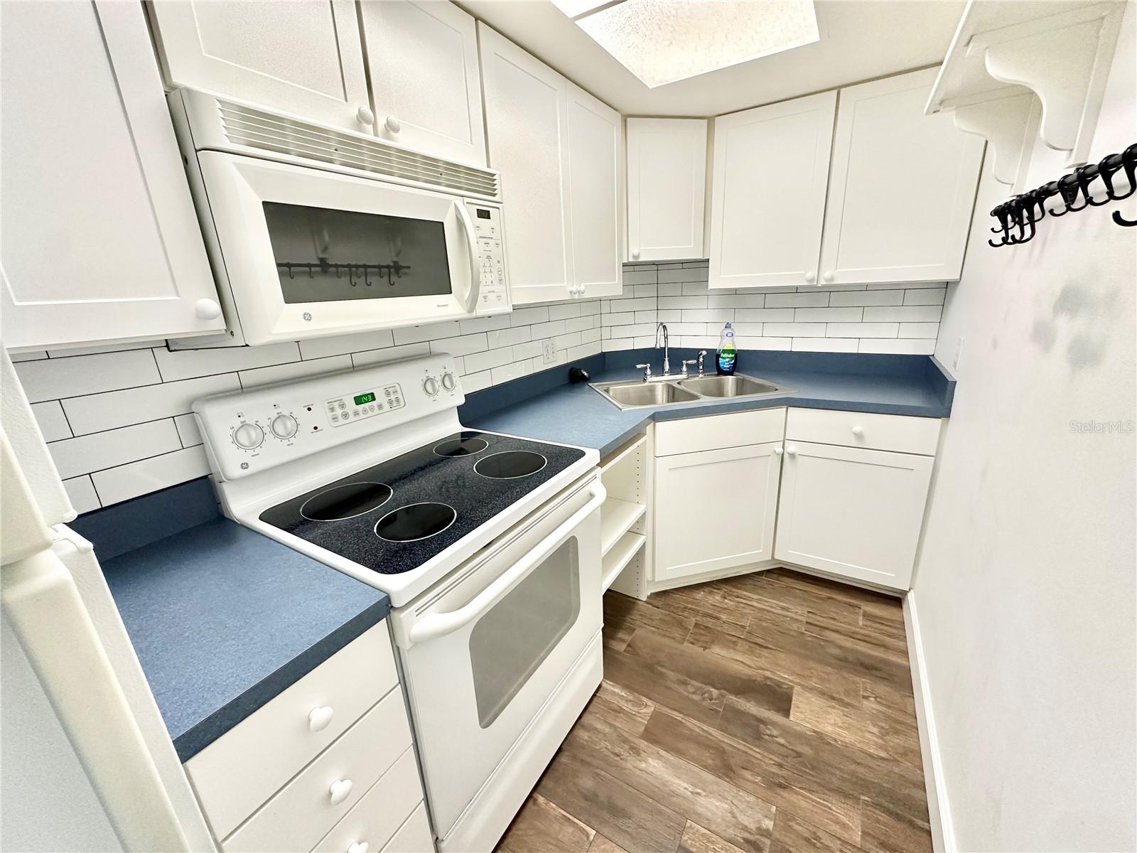 Image 9 of 78 For 100 Waverly Way 303