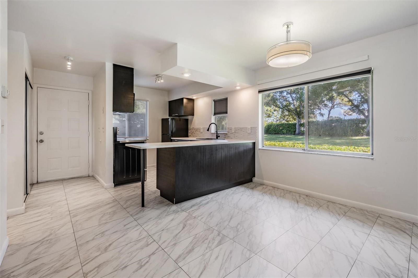 Image 14 of 37 For 2292 Oak Neck Road A