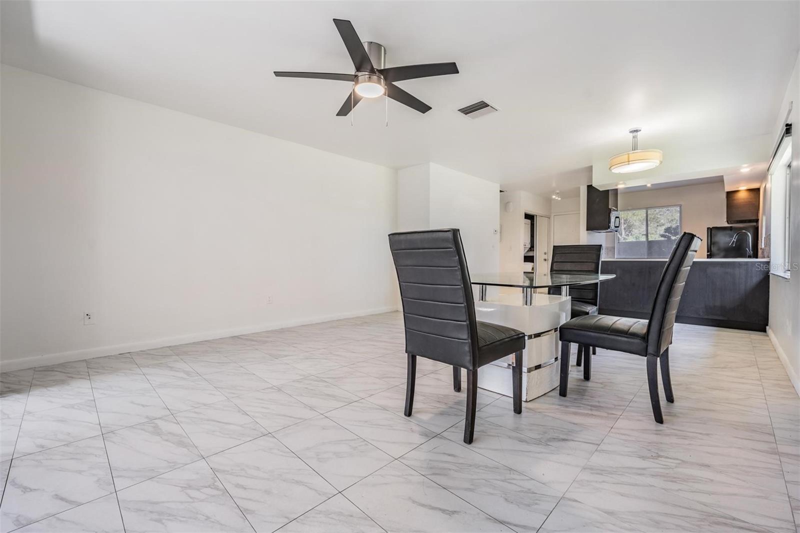 Image 17 of 37 For 2292 Oak Neck Road A