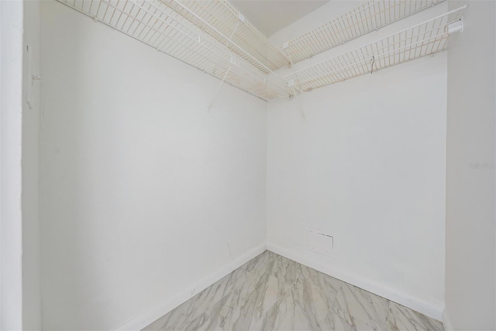 Image 21 of 37 For 2292 Oak Neck Road A