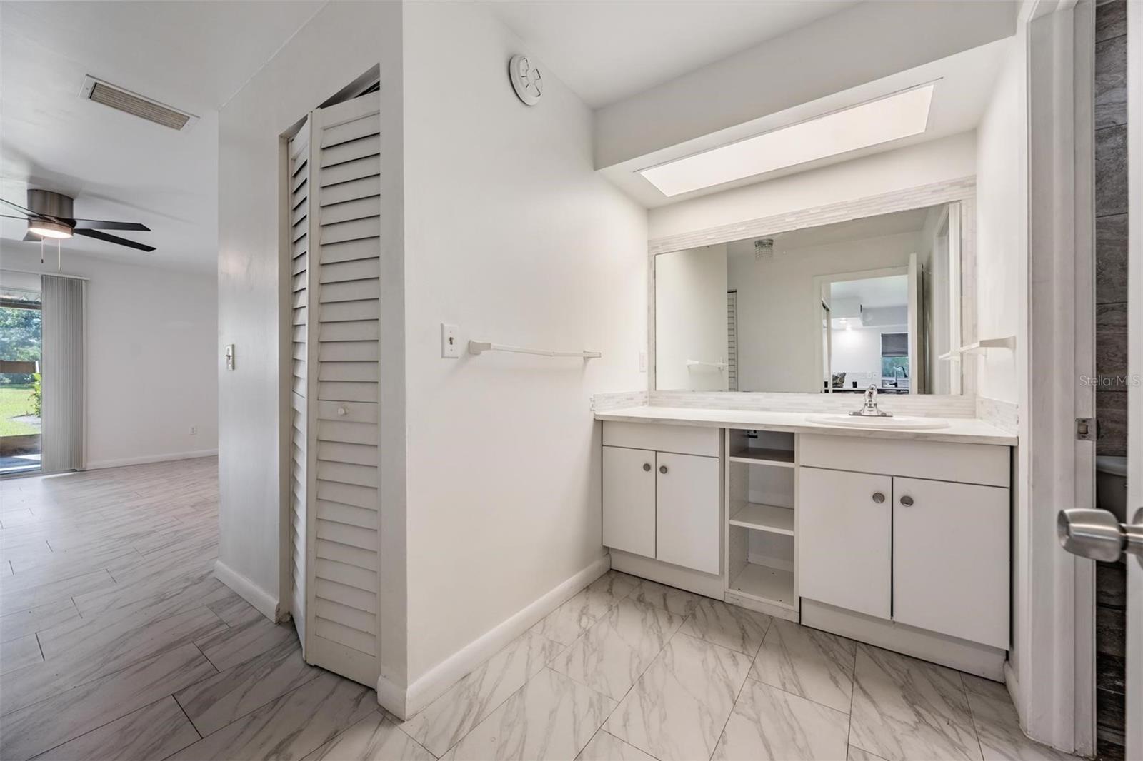 Image 22 of 37 For 2292 Oak Neck Road A