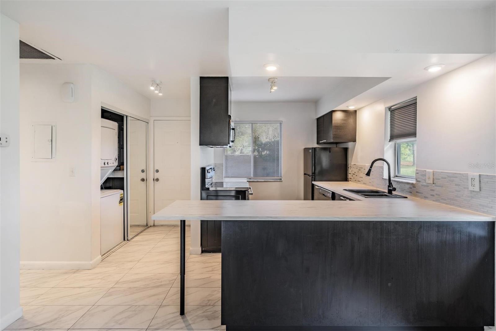 Image 4 of 37 For 2292 Oak Neck Road A