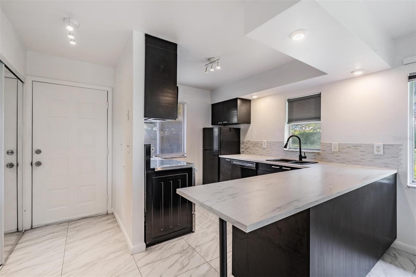 Image 5 of 37 For 2292 Oak Neck Road A