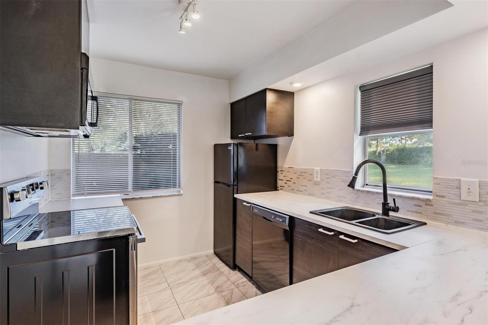 Image 8 of 37 For 2292 Oak Neck Road A