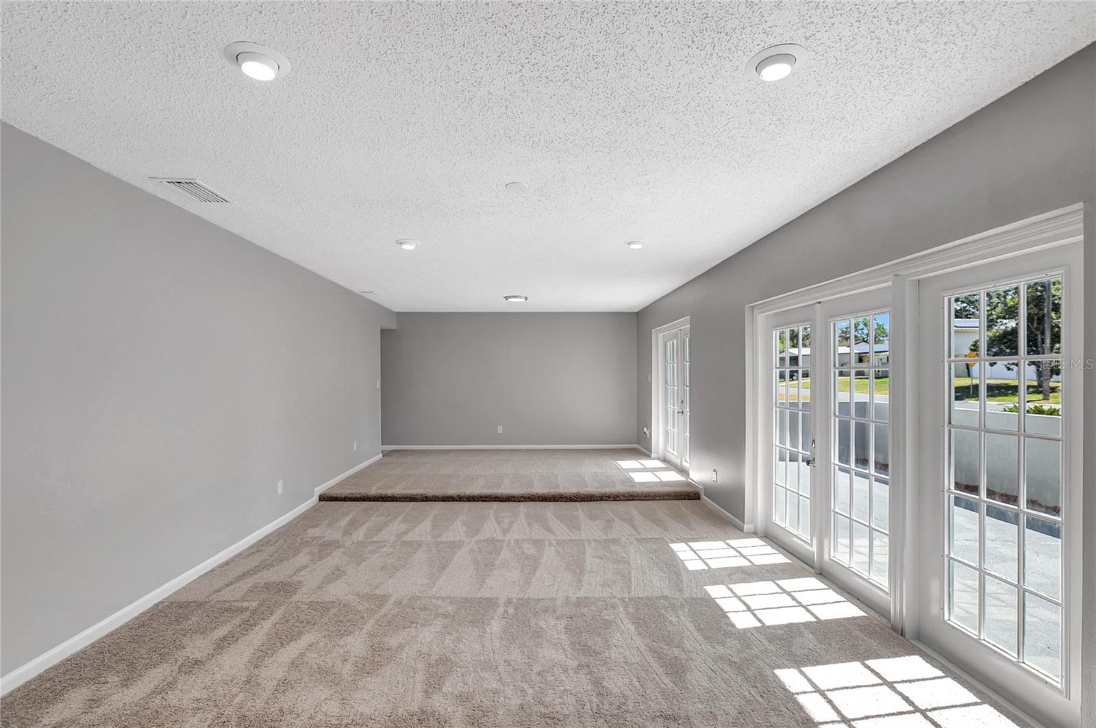 Image 11 of 59 For 114 Barkfield Street