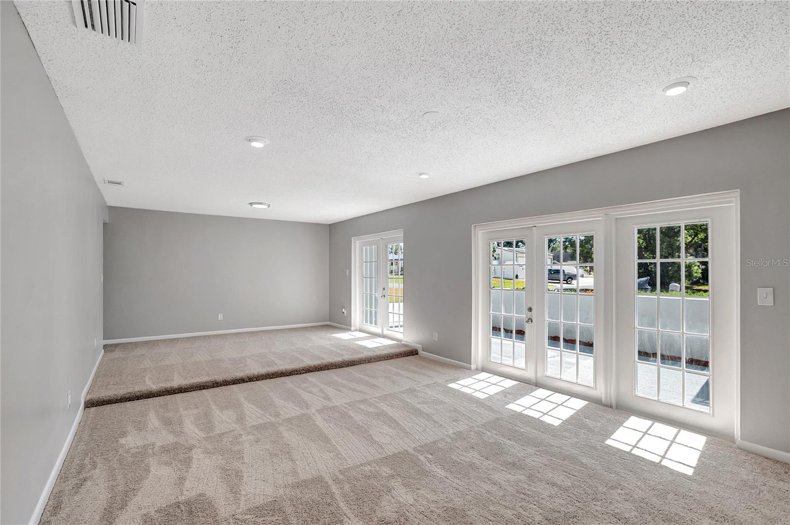 Image 12 of 59 For 114 Barkfield Street