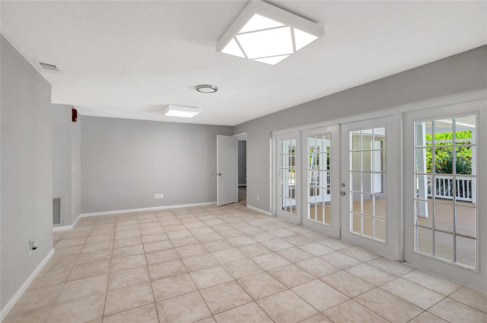 Image 22 of 59 For 114 Barkfield Street