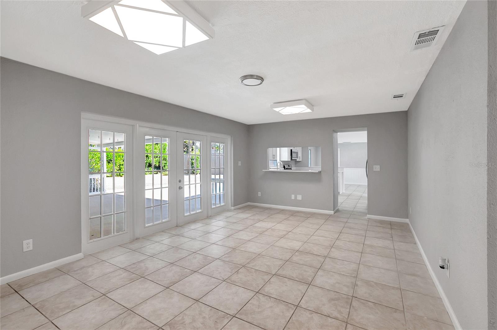 Image 23 of 59 For 114 Barkfield Street