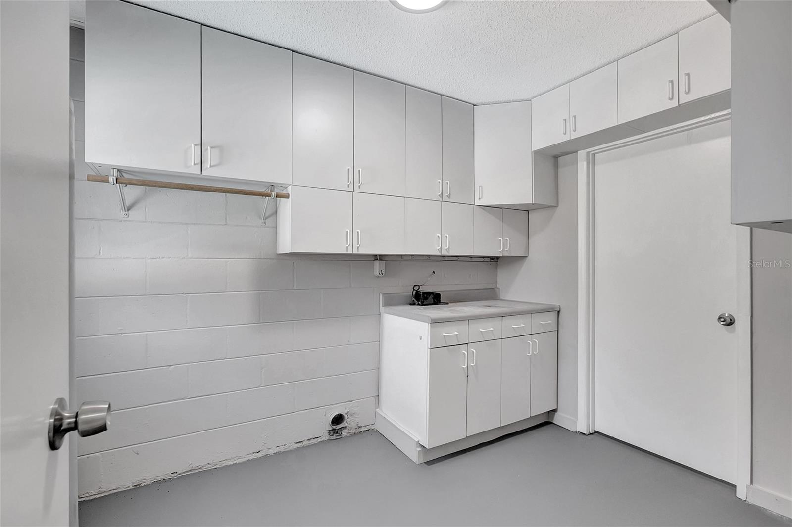 Image 28 of 59 For 114 Barkfield Street