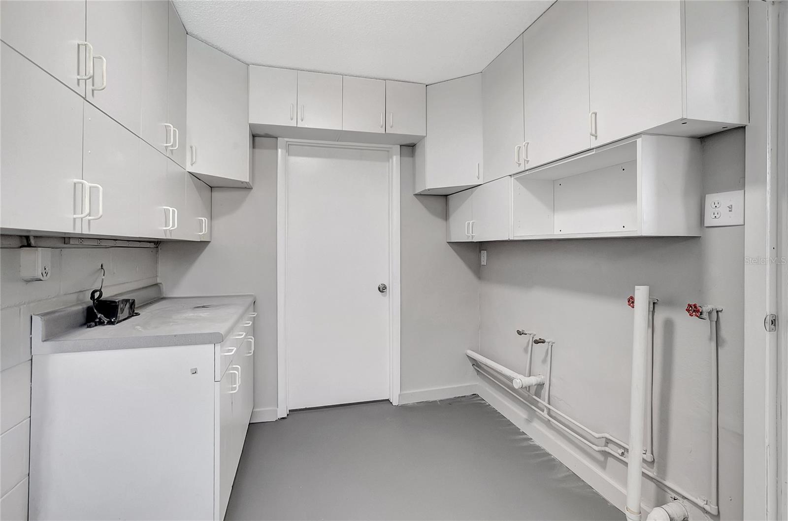 Image 29 of 59 For 114 Barkfield Street