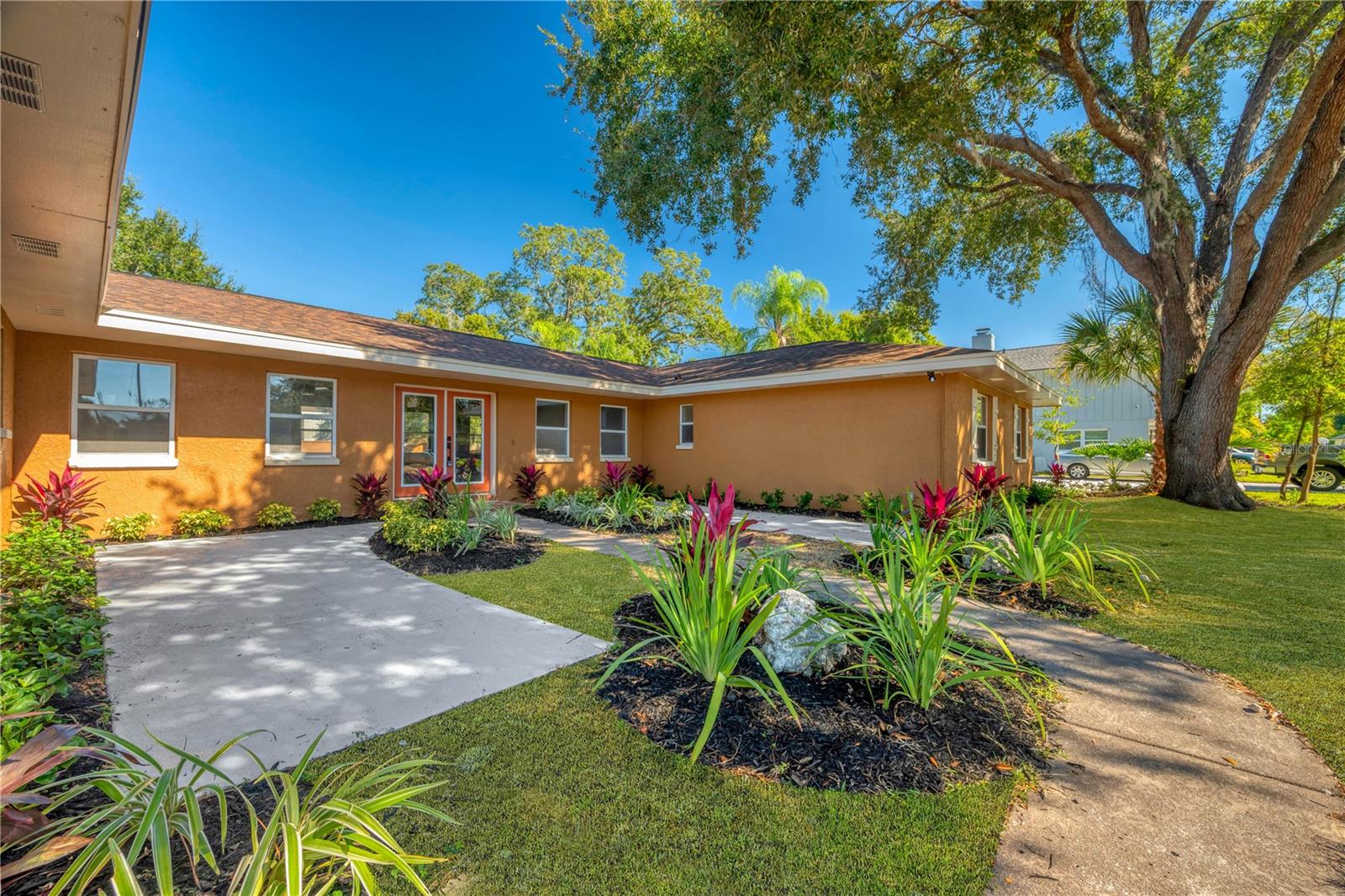 Image 4 of 53 For 2206 Wallwood Place