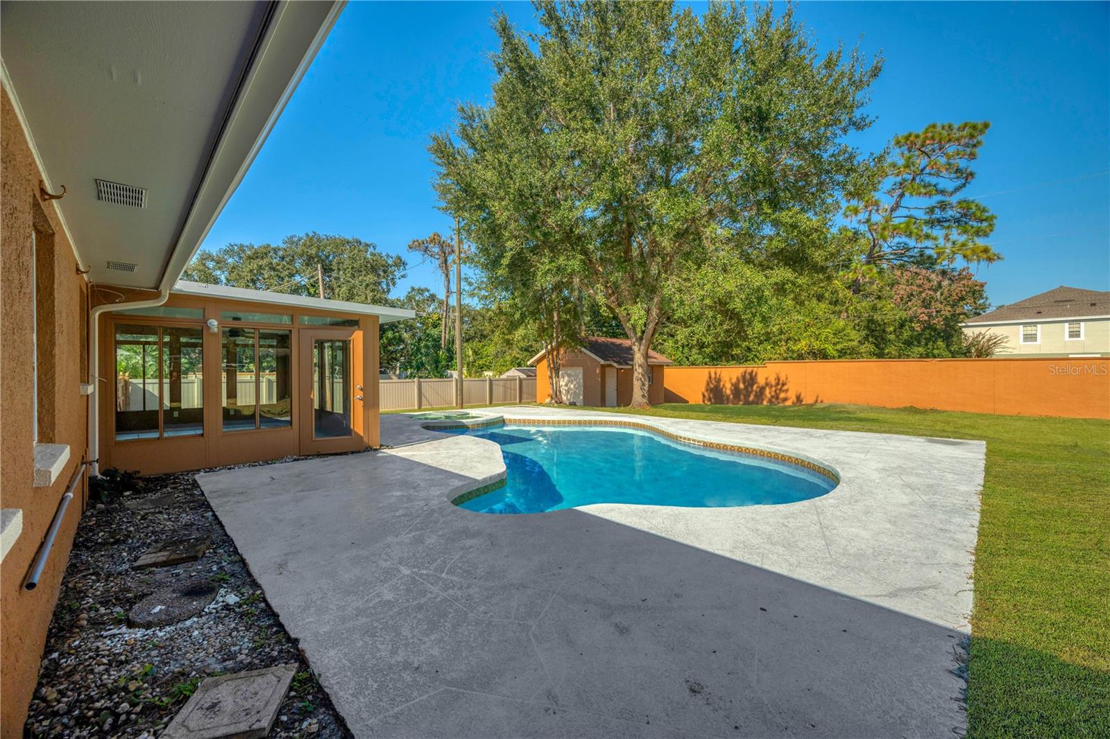 Image 42 of 53 For 2206 Wallwood Place