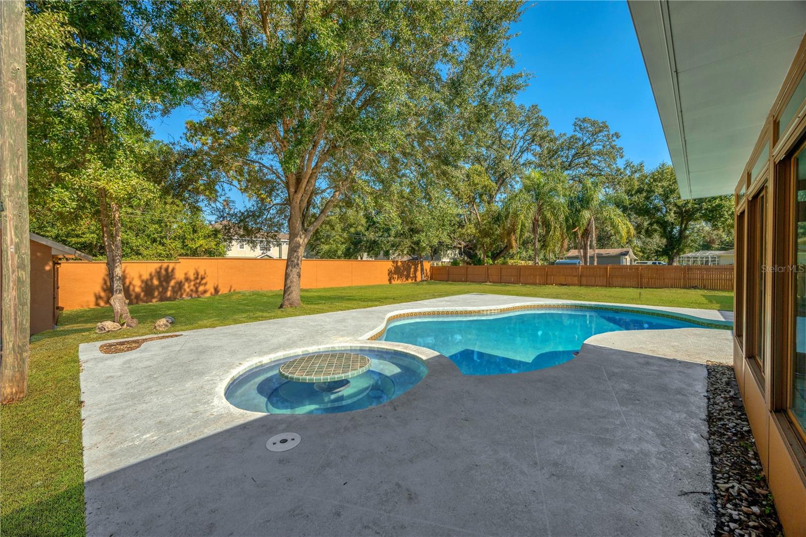 Image 43 of 53 For 2206 Wallwood Place