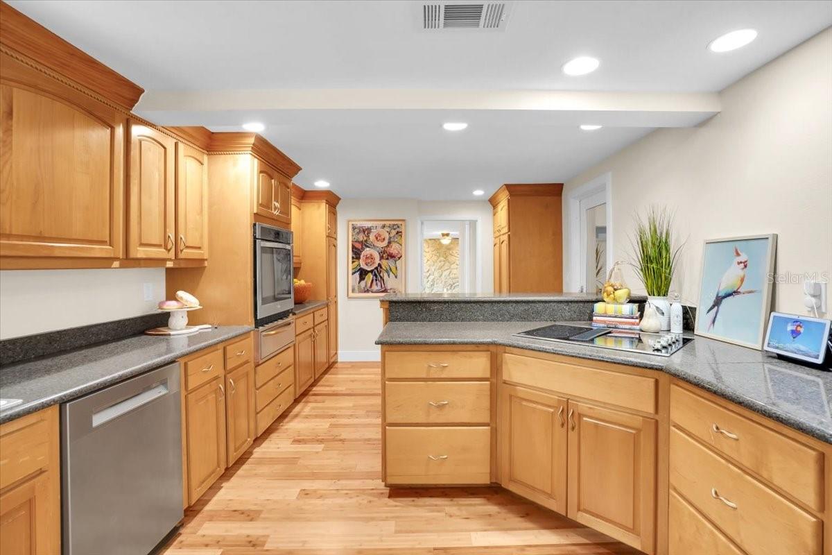 Image 20 of 45 For 4811 26th Avenue W