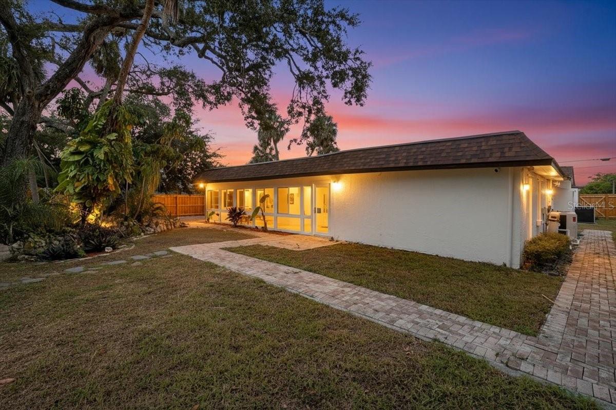 Image 37 of 45 For 4811 26th Avenue W