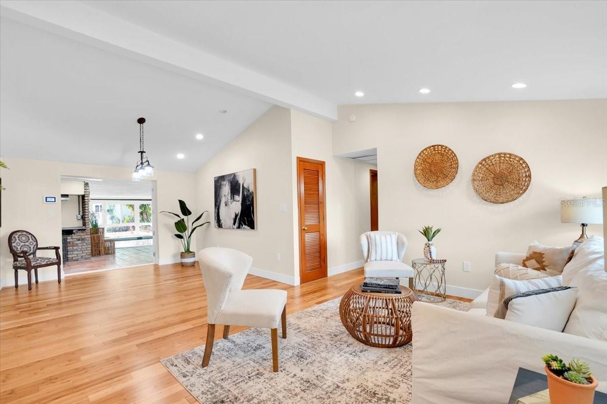 Image 6 of 45 For 4811 26th Avenue W