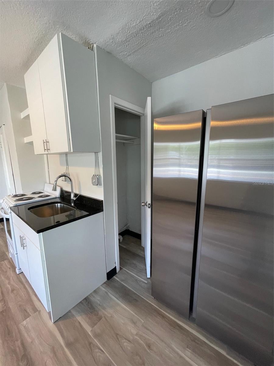 Image 10 of 10 For 707 Rosery Road Nw 3