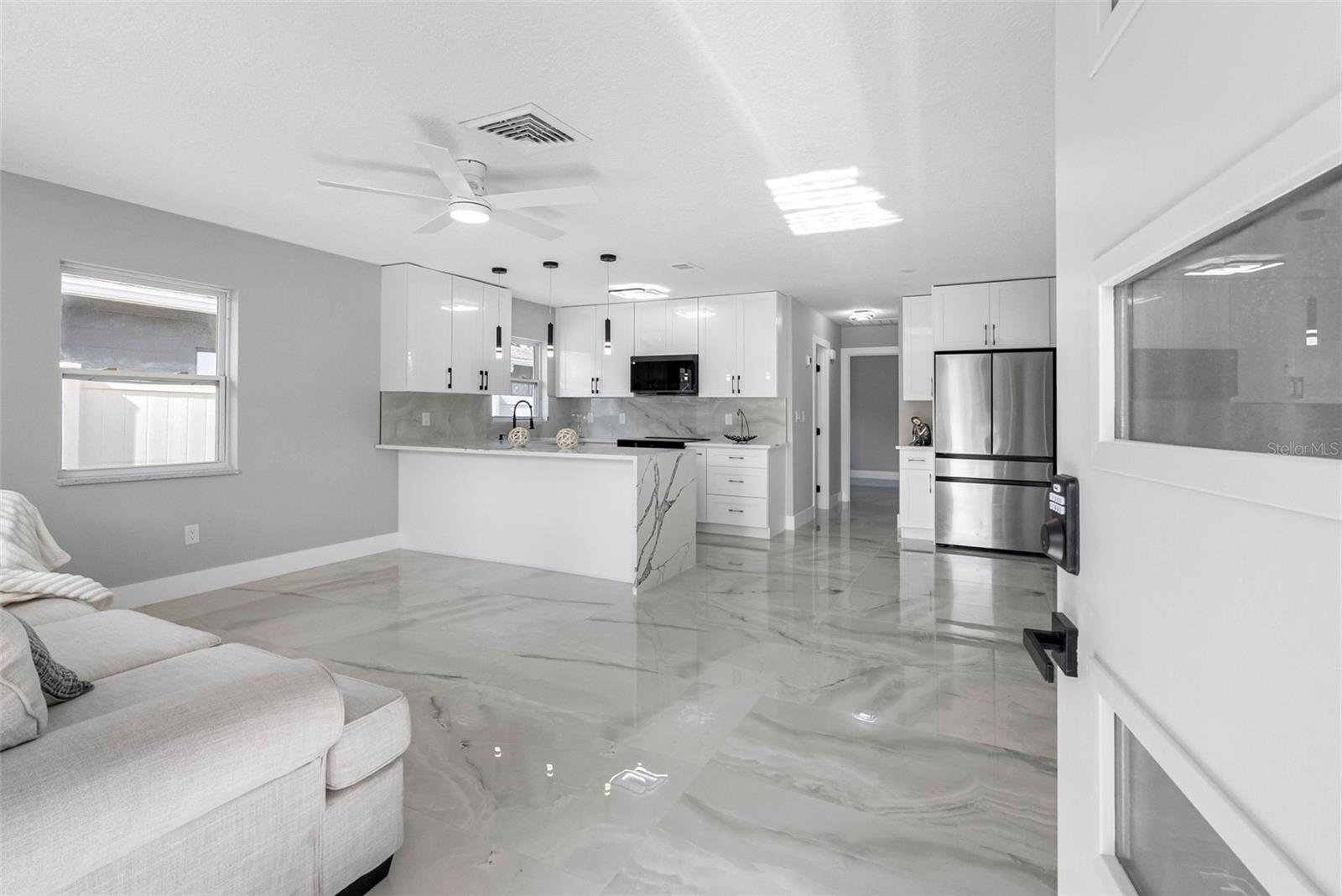 Image 11 of 50 For 1861 Shore Acres Boulevard Ne