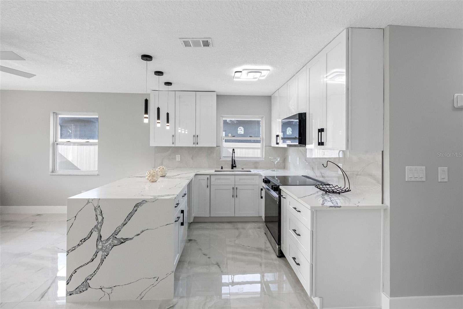 Image 14 of 50 For 1861 Shore Acres Boulevard Ne