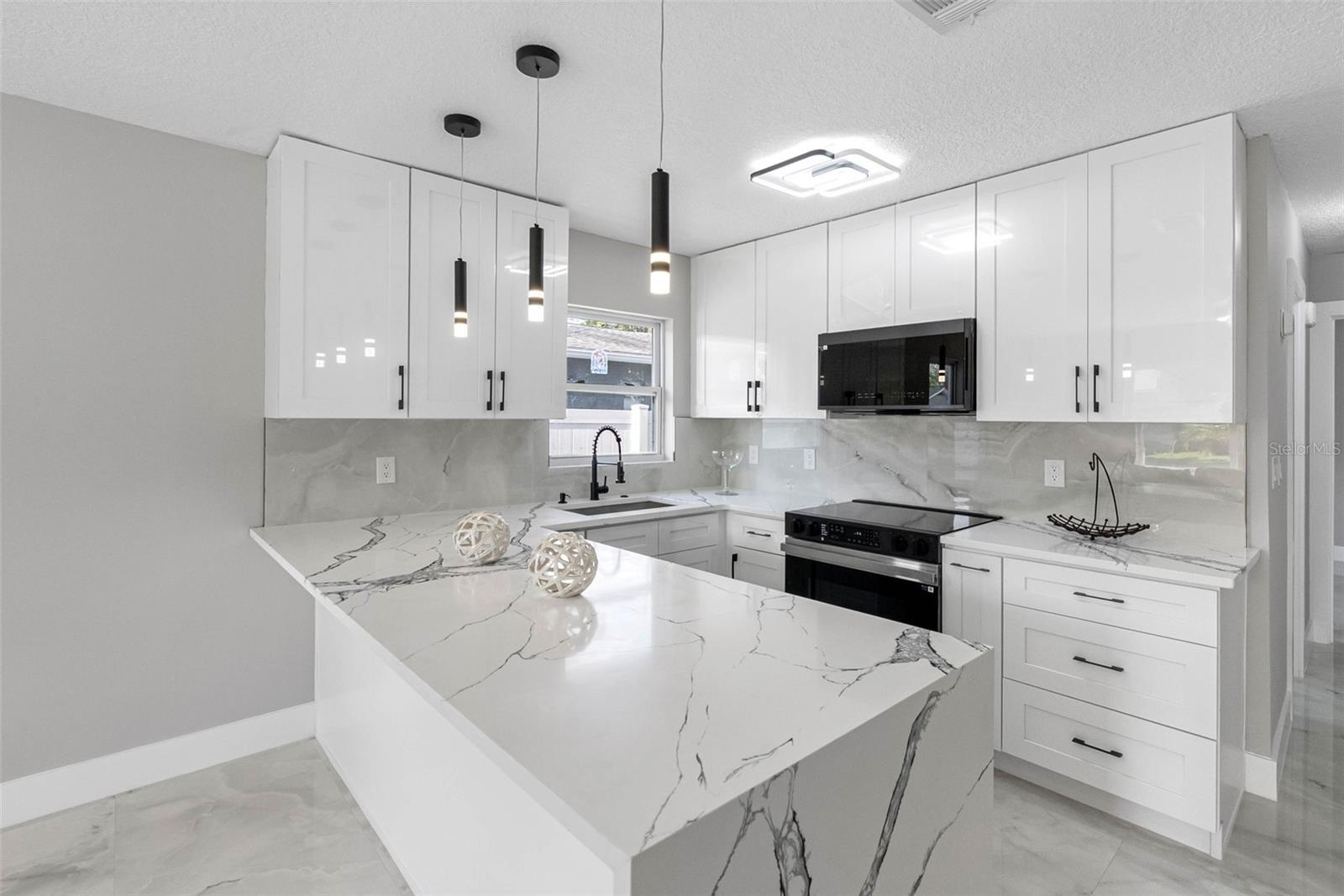 Image 15 of 50 For 1861 Shore Acres Boulevard Ne