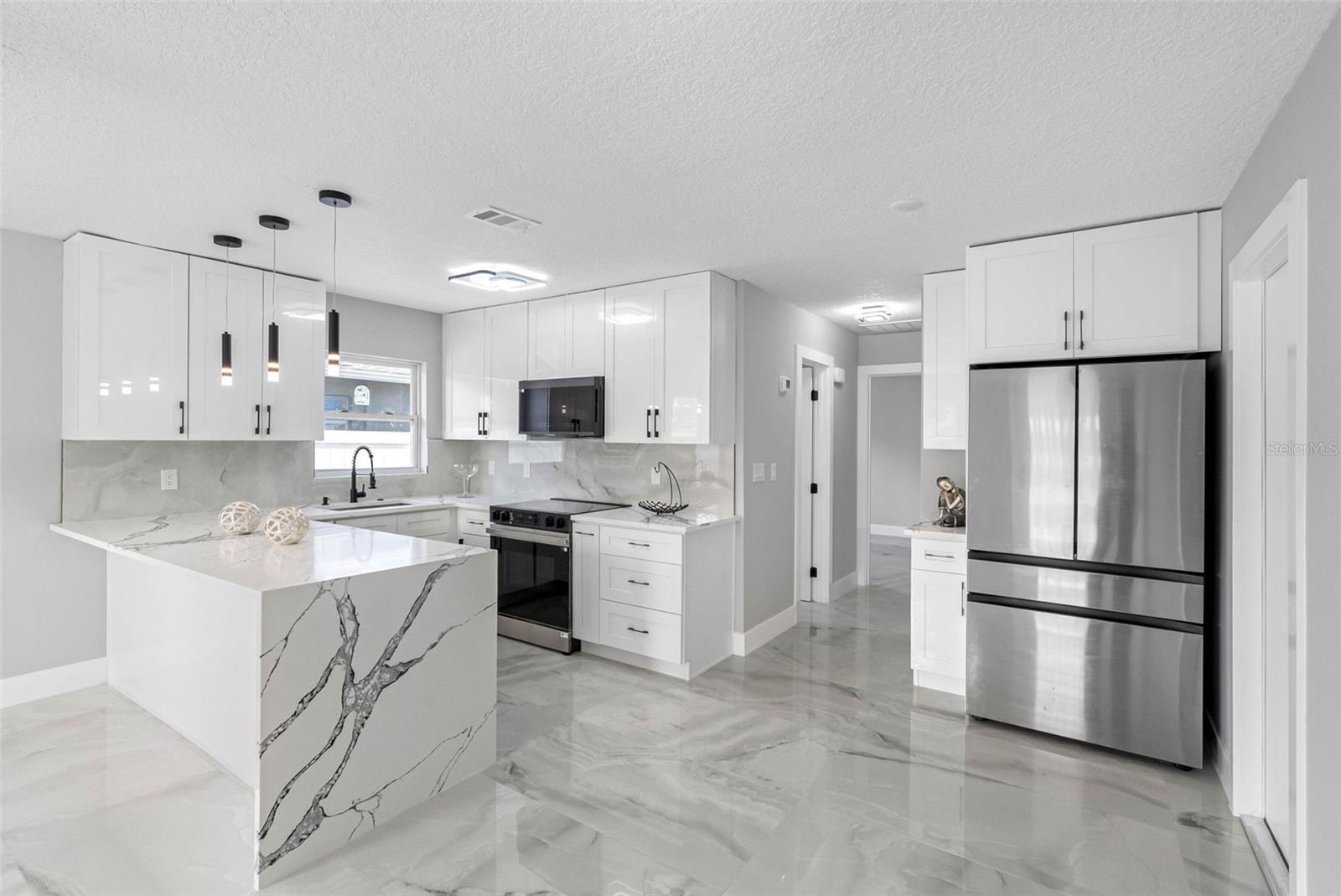 Image 17 of 50 For 1861 Shore Acres Boulevard Ne