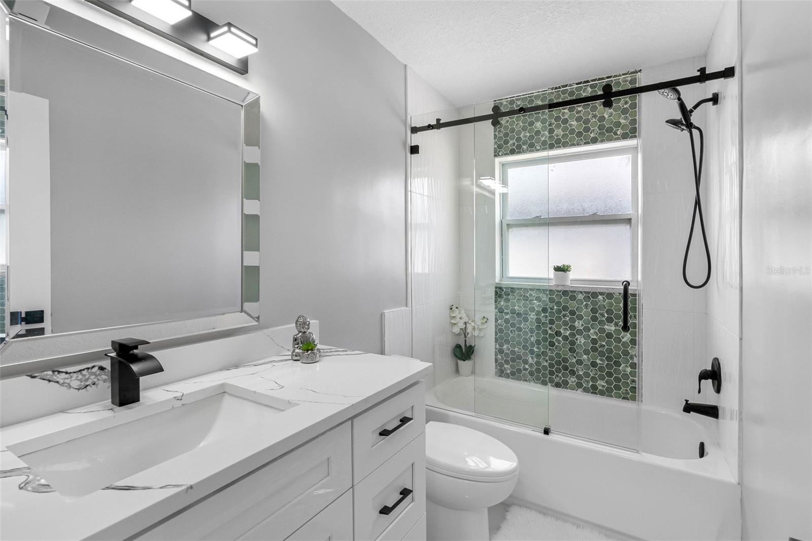 Image 22 of 50 For 1861 Shore Acres Boulevard Ne