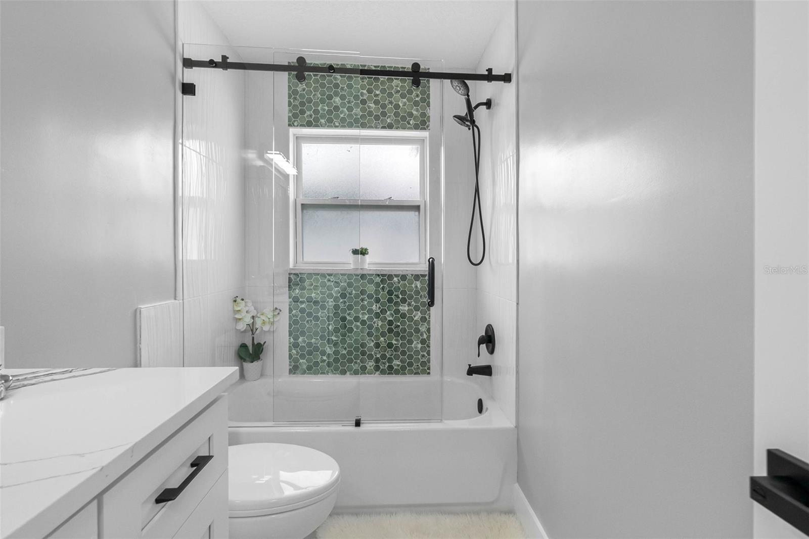 Image 23 of 50 For 1861 Shore Acres Boulevard Ne