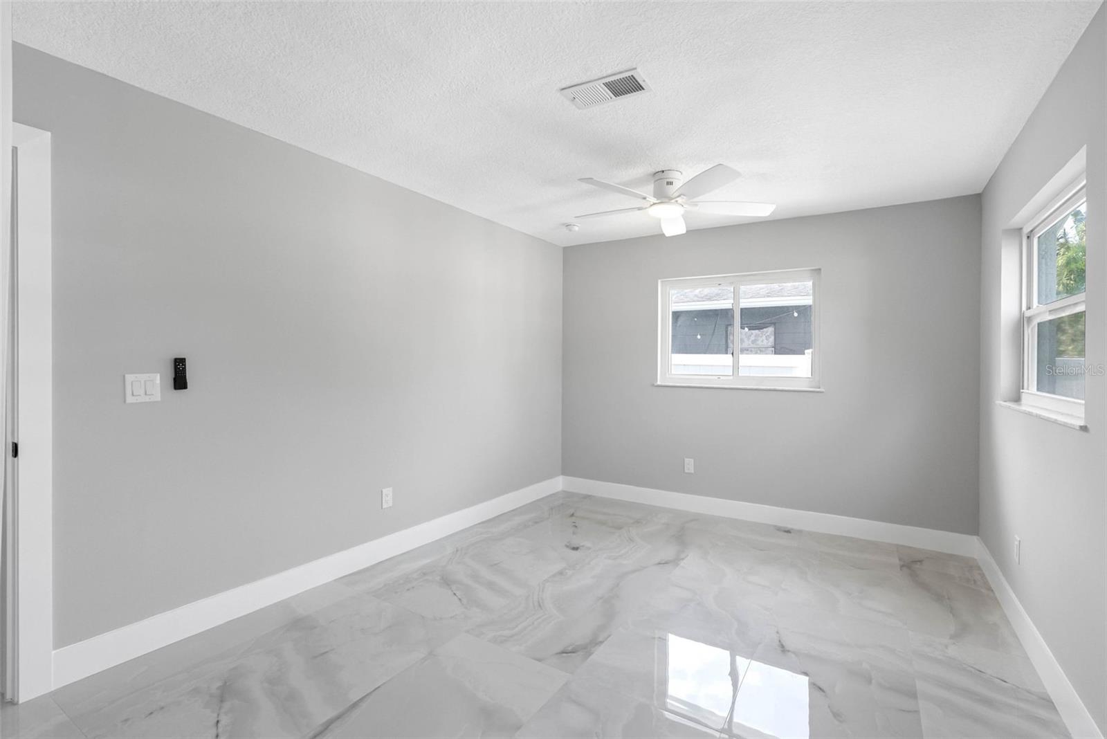 Image 26 of 50 For 1861 Shore Acres Boulevard Ne