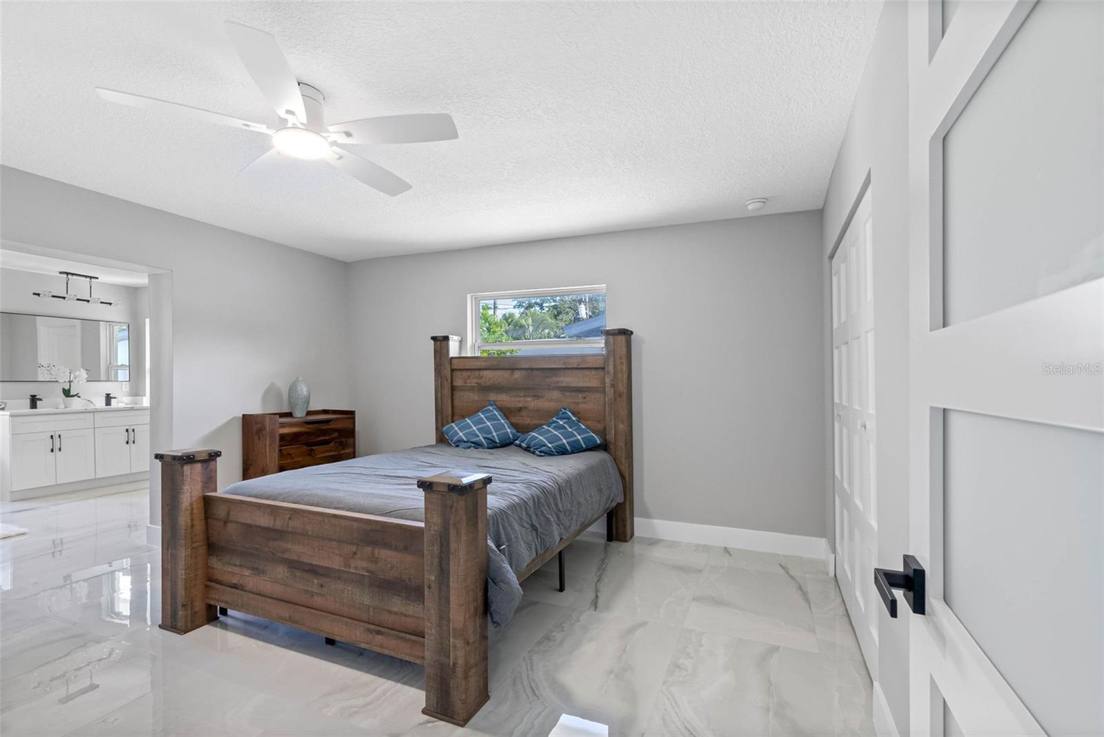 Image 28 of 50 For 1861 Shore Acres Boulevard Ne