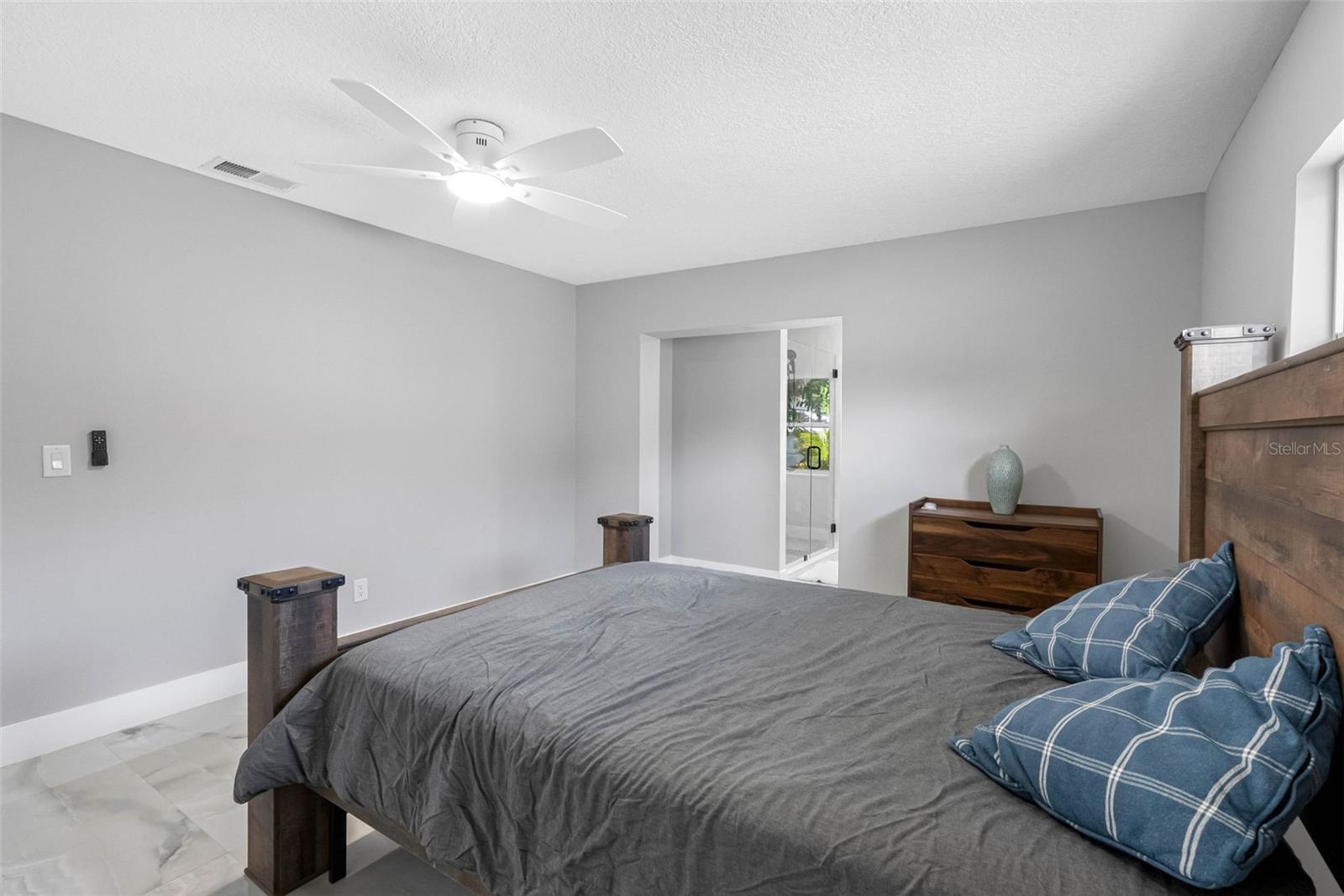 Image 29 of 50 For 1861 Shore Acres Boulevard Ne