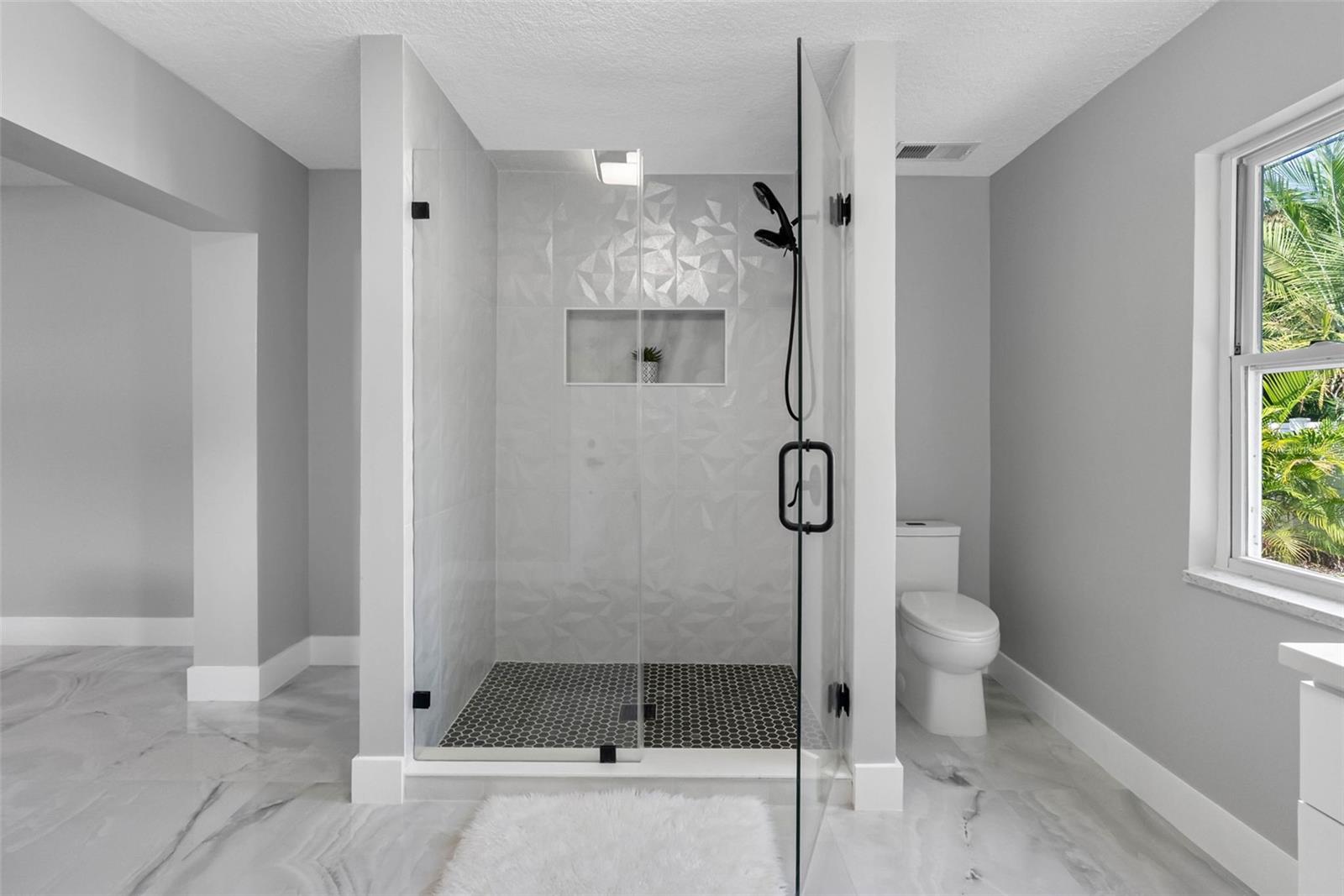 Image 30 of 50 For 1861 Shore Acres Boulevard Ne