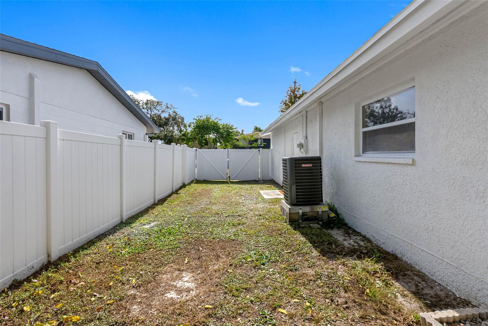 Image 36 of 50 For 1861 Shore Acres Boulevard Ne