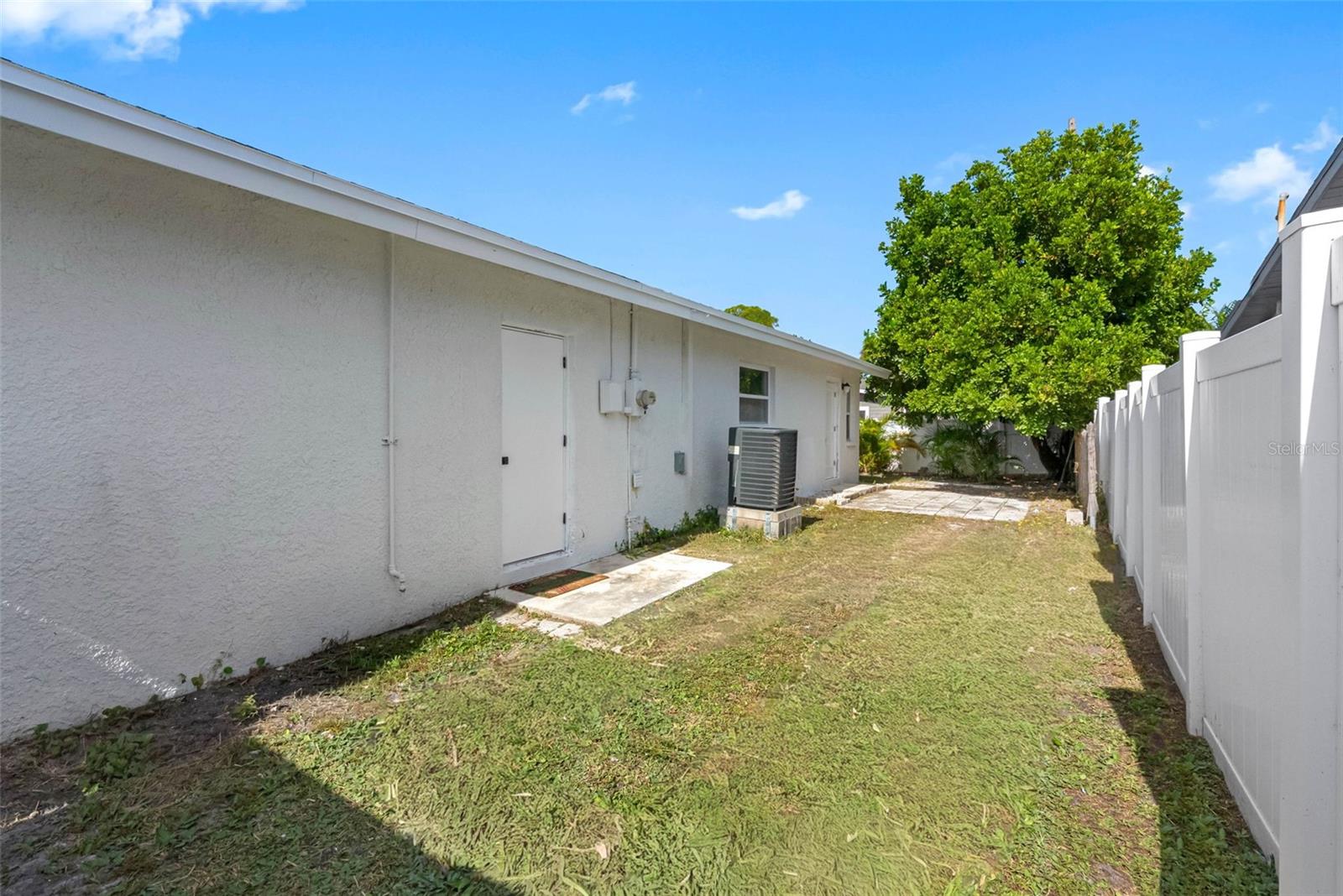 Image 37 of 50 For 1861 Shore Acres Boulevard Ne