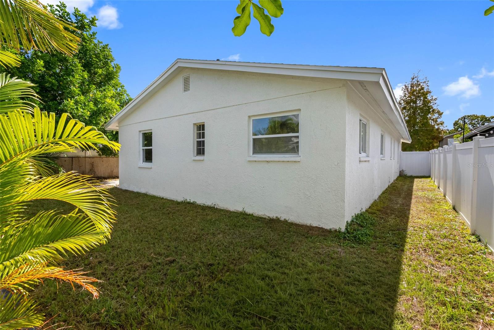 Image 39 of 50 For 1861 Shore Acres Boulevard Ne