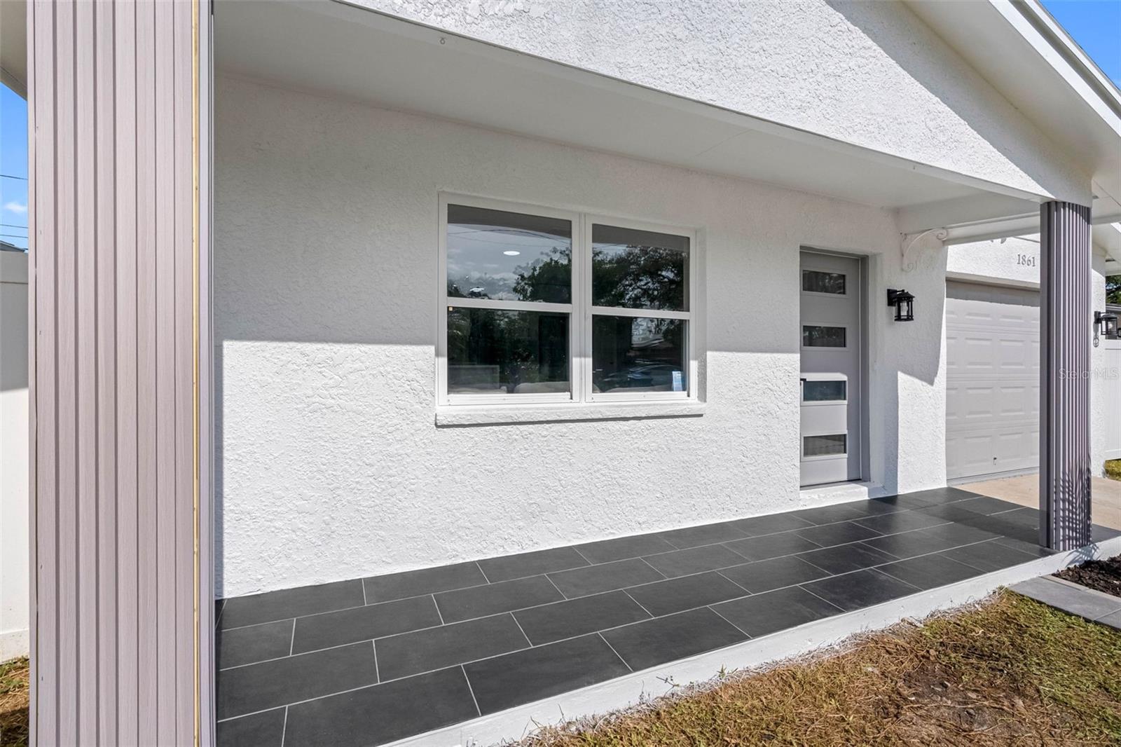 Image 4 of 50 For 1861 Shore Acres Boulevard Ne