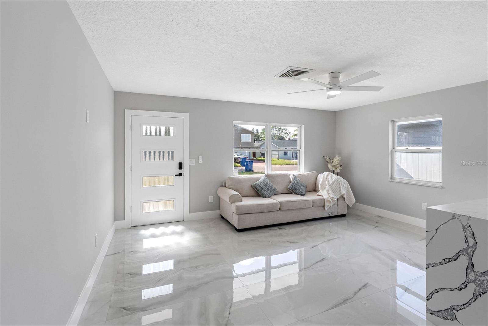 Image 9 of 50 For 1861 Shore Acres Boulevard Ne