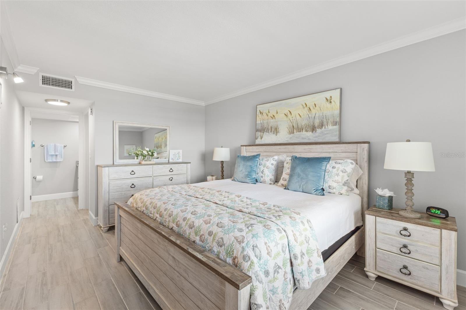 Image 15 of 49 For 5220 Brittany Drive S 1003