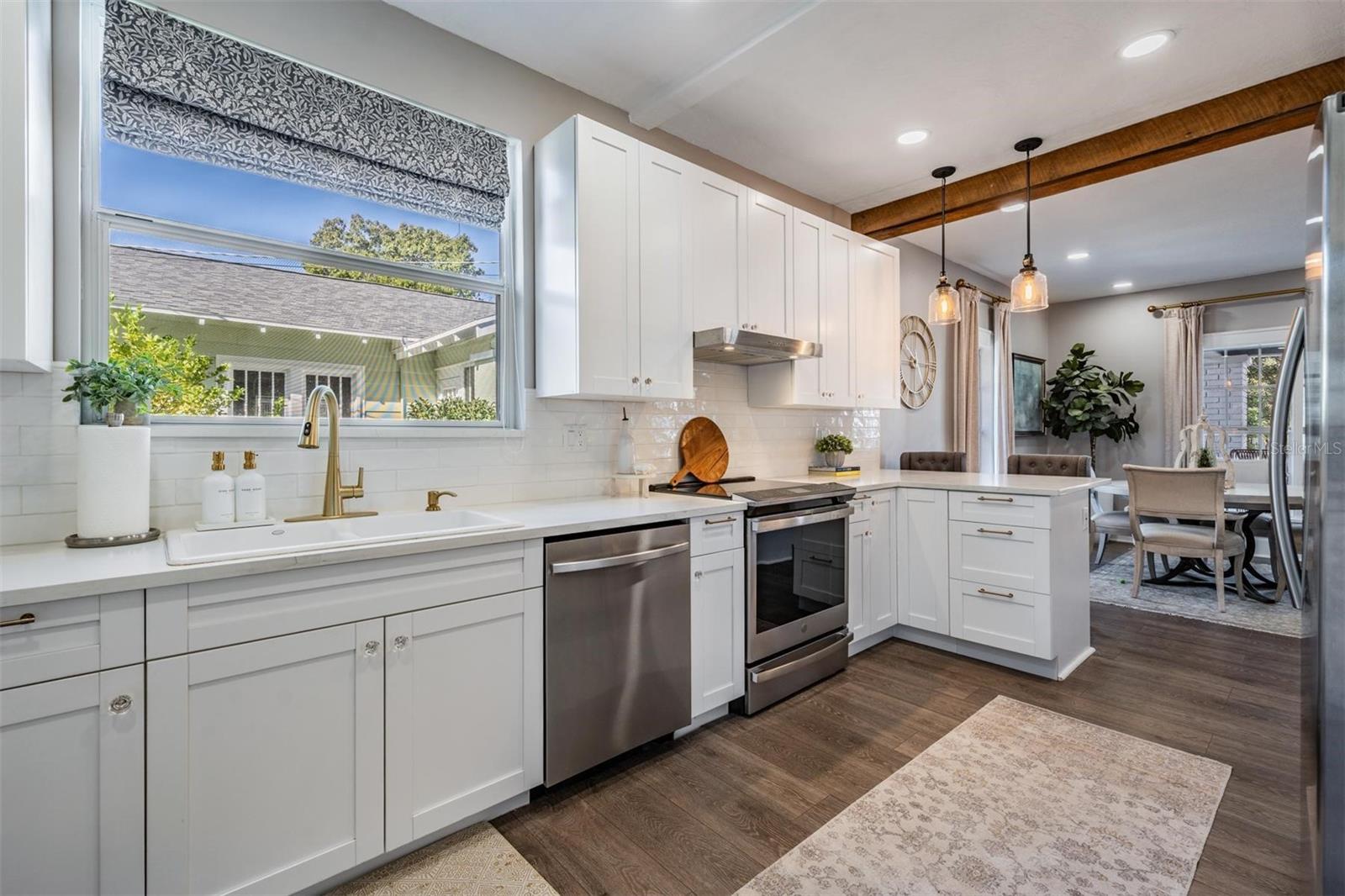 Image 12 of 32 For 2808 Angeles Street