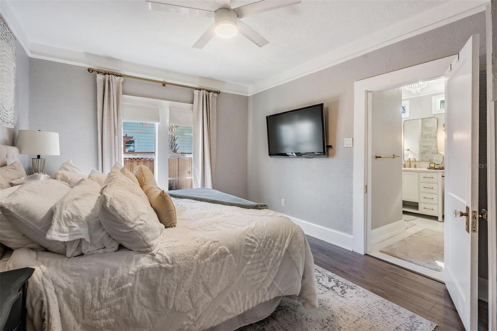 Image 15 of 32 For 2808 Angeles Street