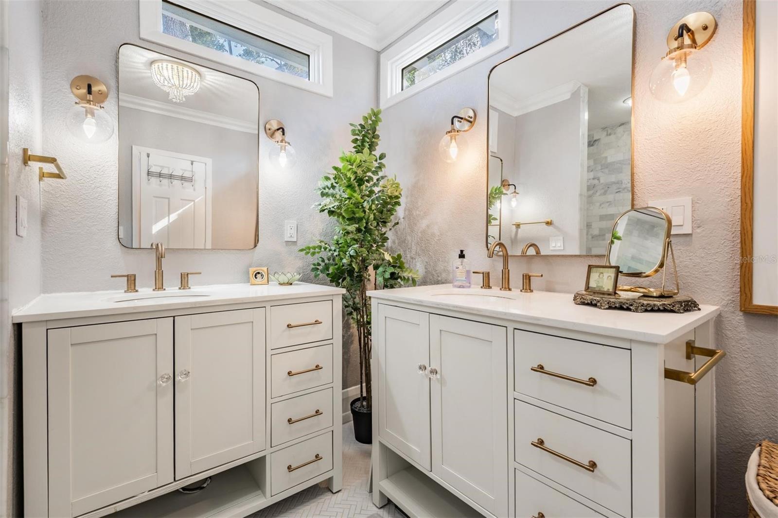 Image 16 of 32 For 2808 Angeles Street