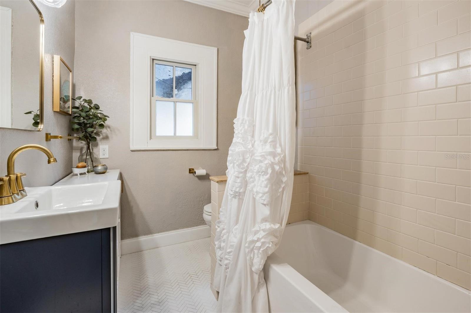 Image 20 of 32 For 2808 Angeles Street