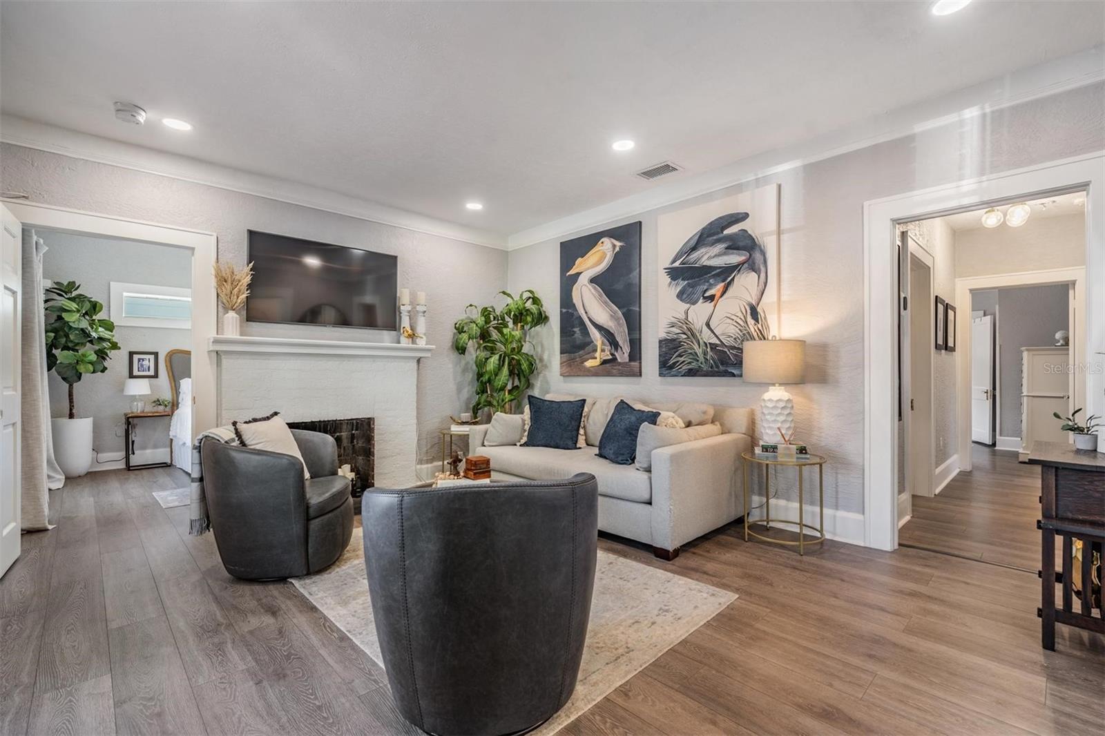 Image 5 of 32 For 2808 Angeles Street