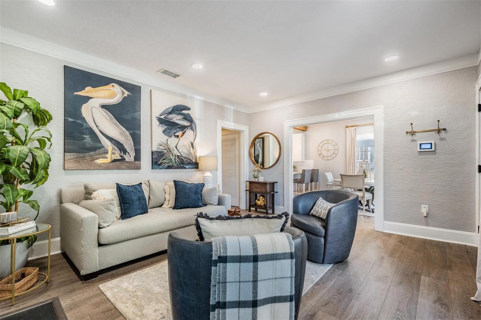 Image 6 of 32 For 2808 Angeles Street